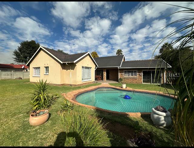 3 BEDROOM HOUSE FOR SALE IN BRACKENDOWNS